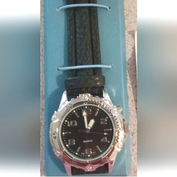 Avon Other - Avon Men's Casual Quartz Watch W/LED LIGHT Vintage